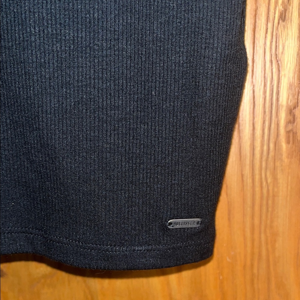 Hollister Elegant Black Puff Sleeve Blouse - Picture 3 of 7